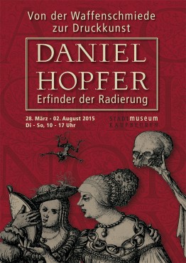 Plakat Daniel-Hopfer-Ausstellung: "Von der Waffenschmiede zur Druckkuns; Daniel Hopfer. Erfinder der Radierung". Unten zwei gezeichnete Frauen, die sich im Spiegel ansehen. Hinter ihnen eine Skeletthand, die einen Totenkopf h&auml;lt