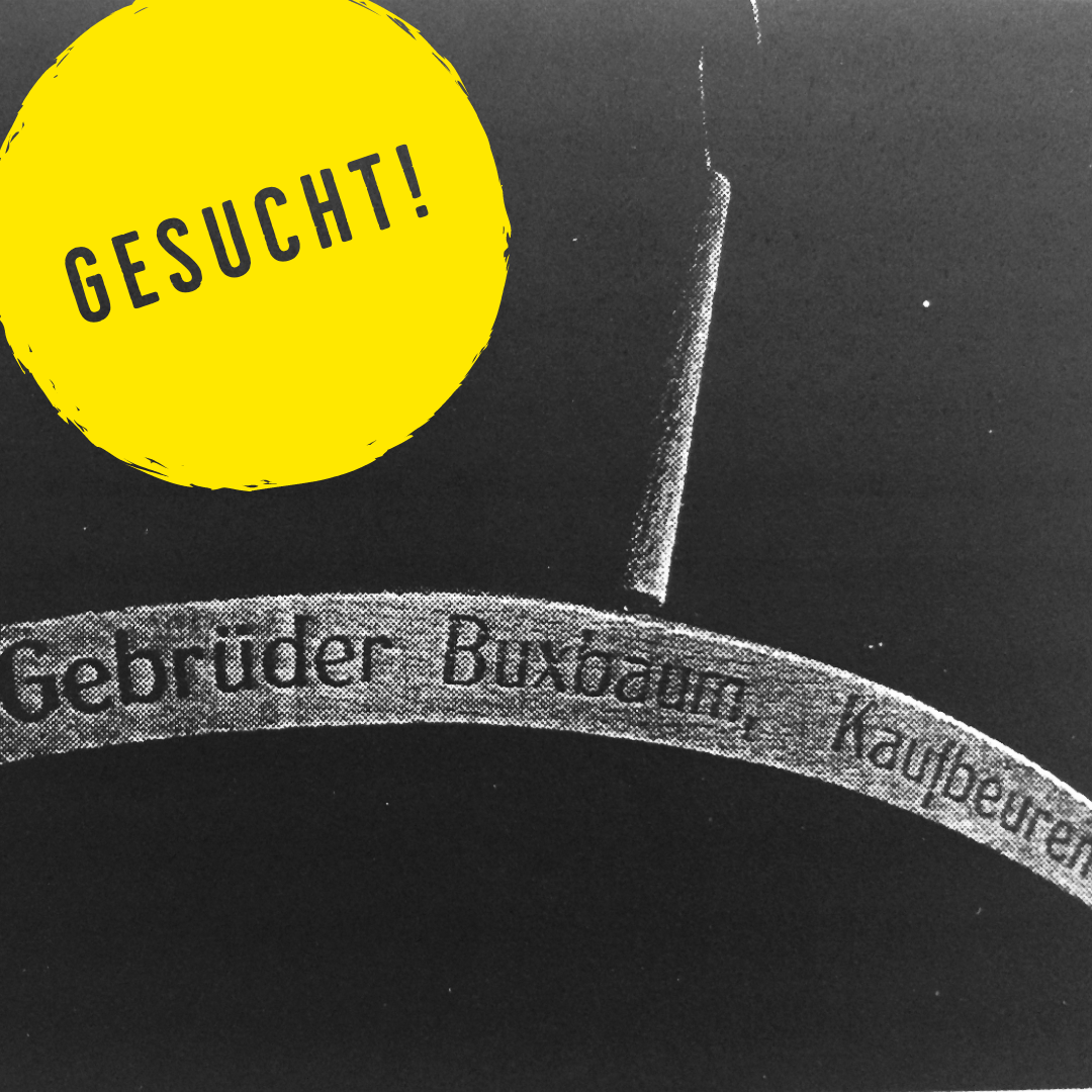 Kleiderb&uuml;gel mit der Aufschrift " Gebr&uuml;der Buxbaum, Kaufbeuren", Schild "gesucht"