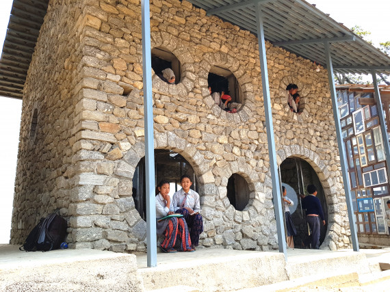 Steinhaus in Nepal, erbaut von Architekten von "Supertecture"